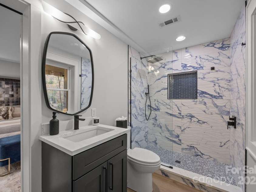 95 Cardinal Trace, Lake Toxaway, NC 28747.  MLS# CAR4317545, YatesRealty ID 27603. Lower Level Full Bath