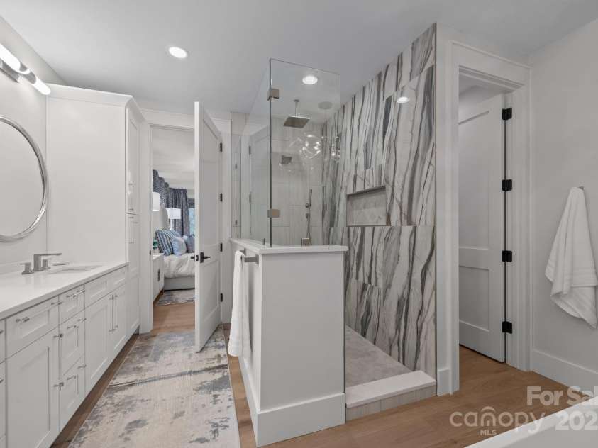 95 Cardinal Trace, Lake Toxaway, NC 28747.  MLS# CAR4317545, YatesRealty ID 27603. Primary Suite Bath