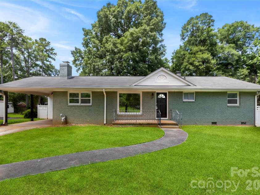 619 Greenbriar Avenue, Rock Hill, SC 29730.  MLS# CAR4387824, YatesRealty ID 27604. 
