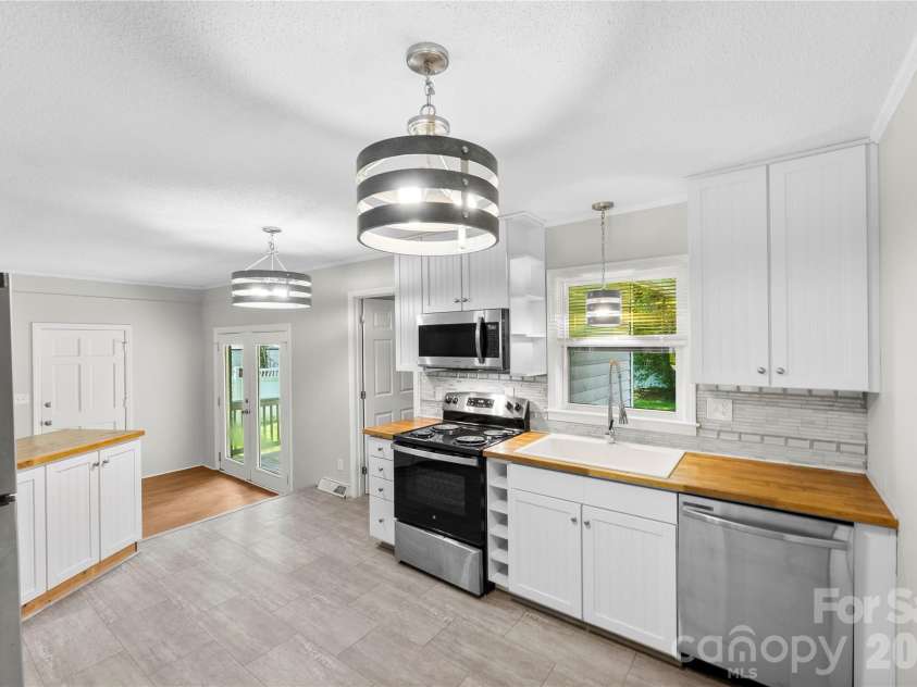 619 Greenbriar Avenue, Rock Hill, SC 29730.  MLS# CAR4387824, YatesRealty ID 27604. 