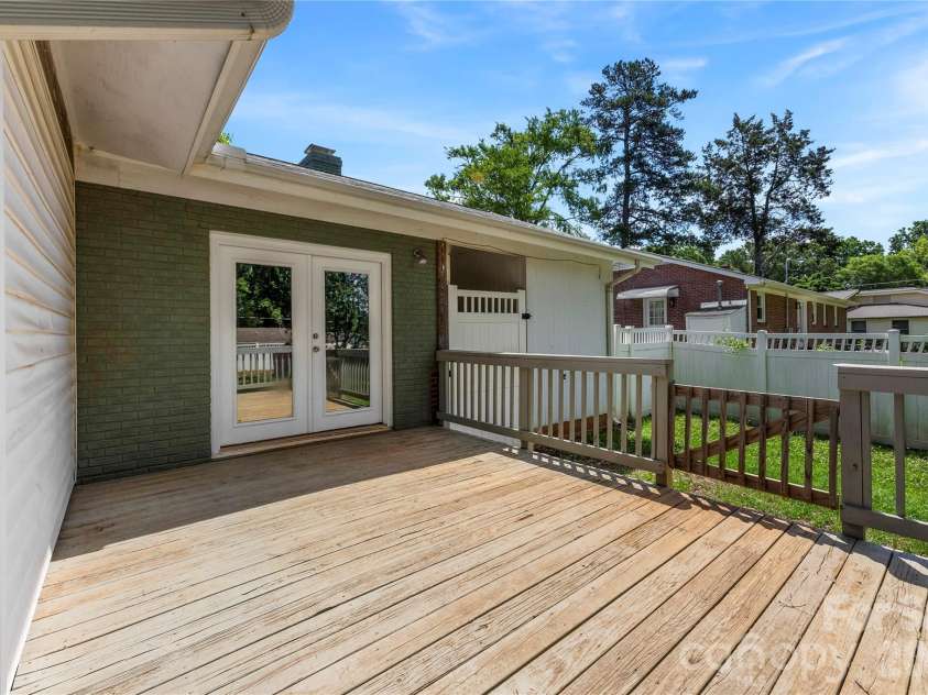 619 Greenbriar Avenue, Rock Hill, SC 29730.  MLS# CAR4387824, YatesRealty ID 27604. 