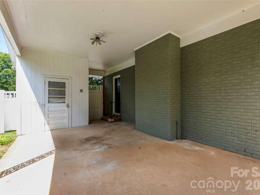619 Greenbriar Avenue, Rock Hill, SC 29730.  MLS# CAR4387824, YatesRealty ID 27604. 