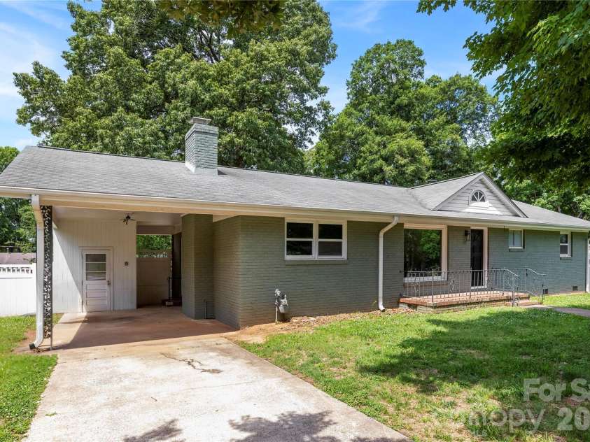 619 Greenbriar Avenue, Rock Hill, SC 29730.  MLS# CAR4387824, YatesRealty ID 27604. 