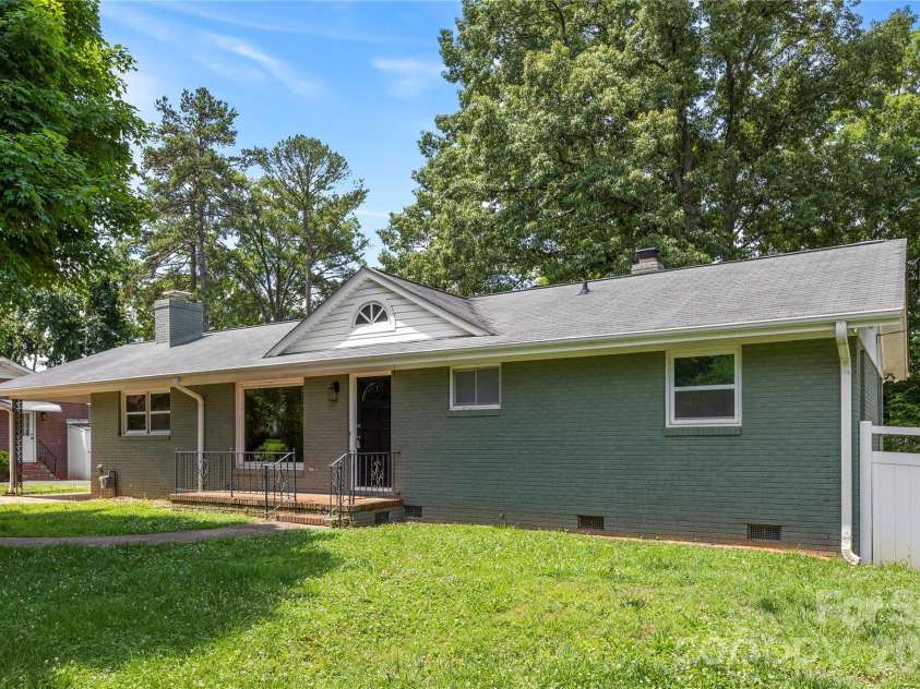 619 Greenbriar Avenue, Rock Hill, SC 29730.  MLS# CAR4387824, YatesRealty ID 27604. 