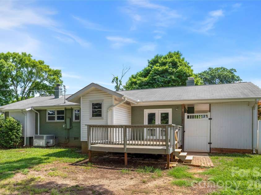619 Greenbriar Avenue, Rock Hill, SC 29730.  MLS# CAR4387824, YatesRealty ID 27604. 