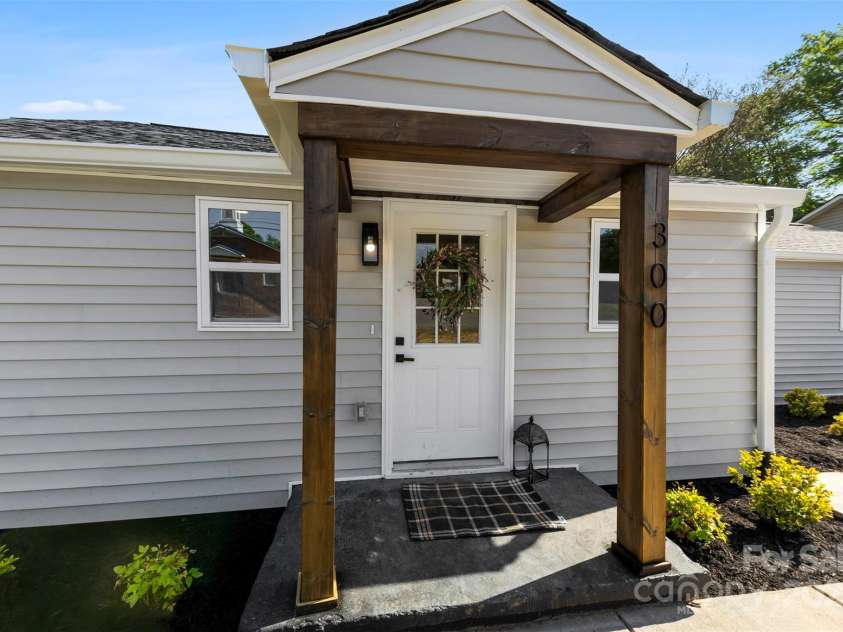 300 Cherry Street, Belmont, NC 28012.  MLS# CAR4269451, YatesRealty ID 27605. 