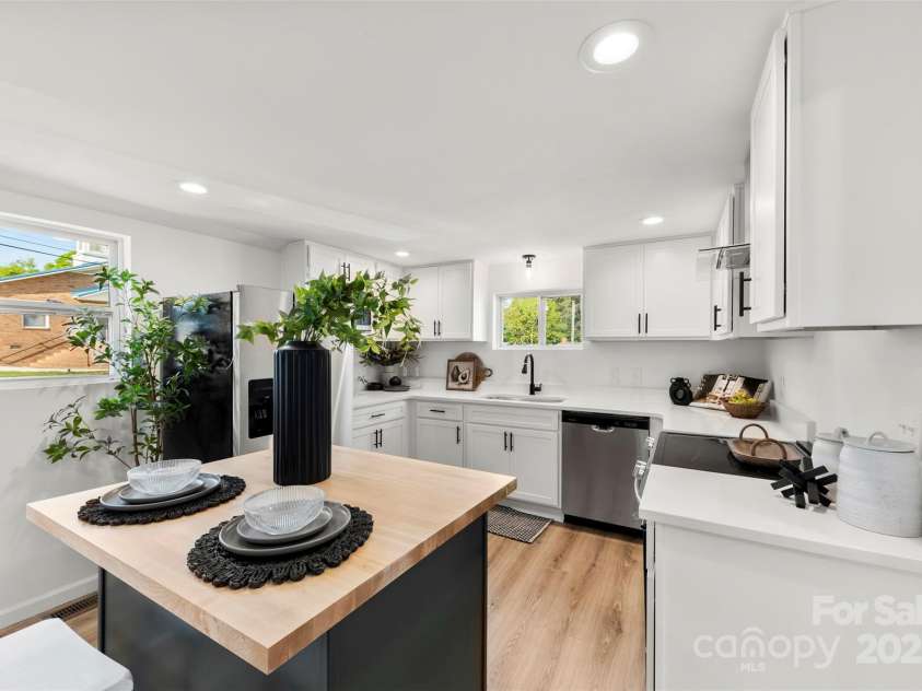 300 Cherry Street, Belmont, NC 28012.  MLS# CAR4269451, YatesRealty ID 27605. 