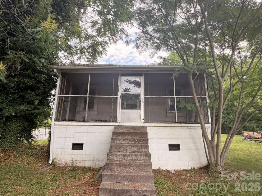 430 D Street, Newton, NC 28658.  MLS# CAR4384977, YatesRealty ID 27607. 