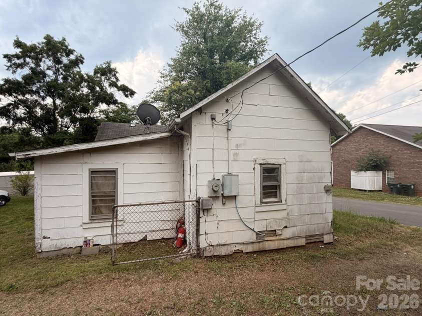 430 D Street, Newton, NC 28658.  MLS# CAR4384977, YatesRealty ID 27607. 