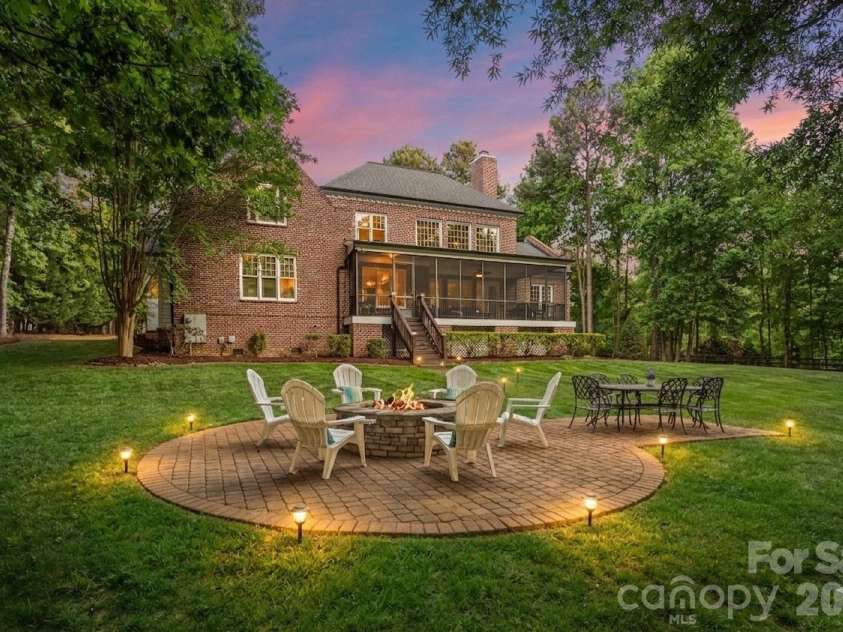 121 Willow Bend Court, Mooresville, NC 28117.  MLS# CAR4376613, YatesRealty ID 27608. 