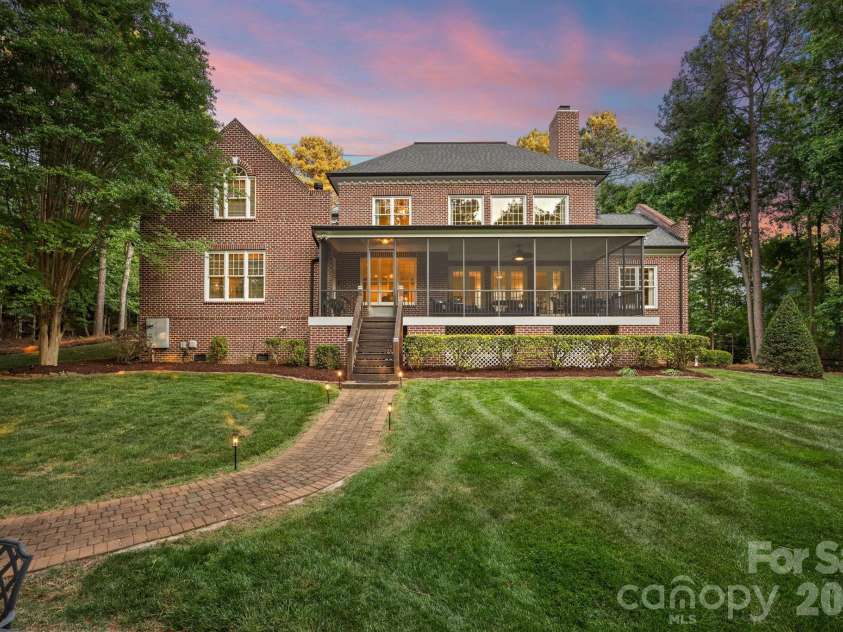 121 Willow Bend Court, Mooresville, NC 28117.  MLS# CAR4376613, YatesRealty ID 27608. 