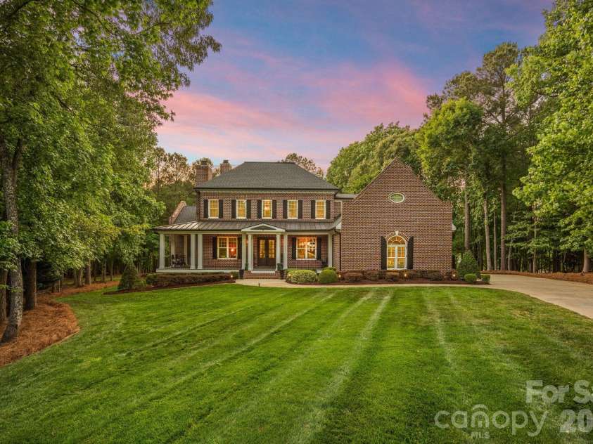 121 Willow Bend Court, Mooresville, NC 28117.  MLS# CAR4376613, YatesRealty ID 27608. 