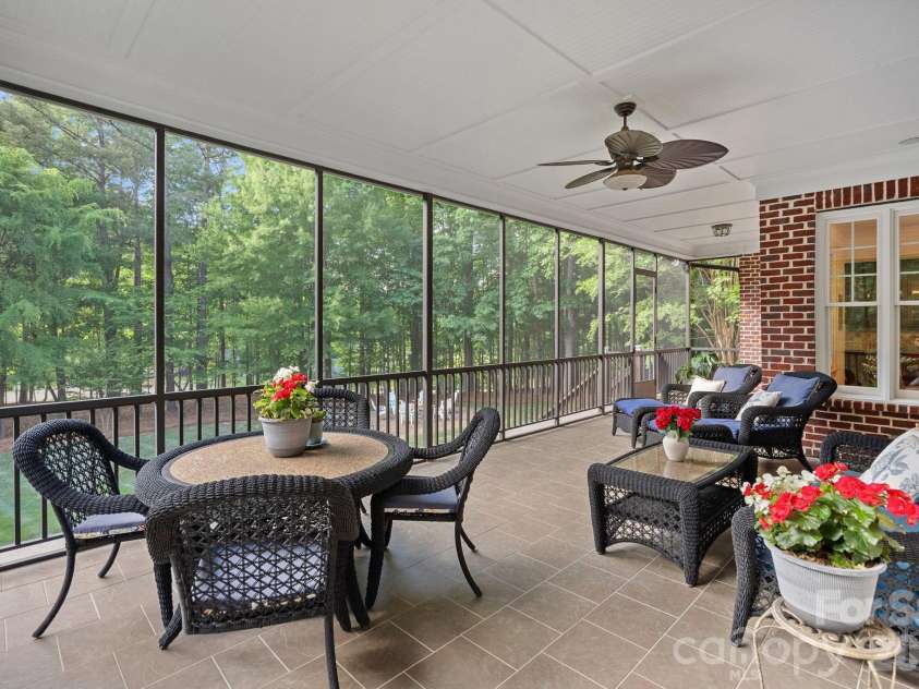 121 Willow Bend Court, Mooresville, NC 28117.  MLS# CAR4376613, YatesRealty ID 27608. 