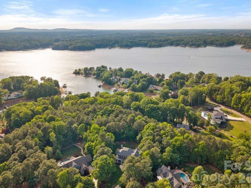121 Willow Bend Court, Mooresville, NC 28117.  MLS# CAR4376613, YatesRealty ID 27608. 