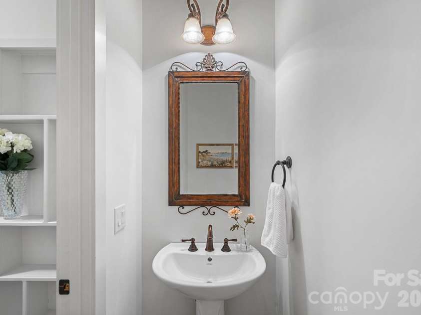 121 Willow Bend Court, Mooresville, NC 28117.  MLS# CAR4376613, YatesRealty ID 27608. 