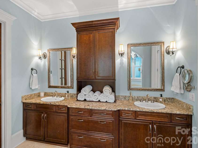 121 Willow Bend Court, Mooresville, NC 28117.  MLS# CAR4376613, YatesRealty ID 27608. 