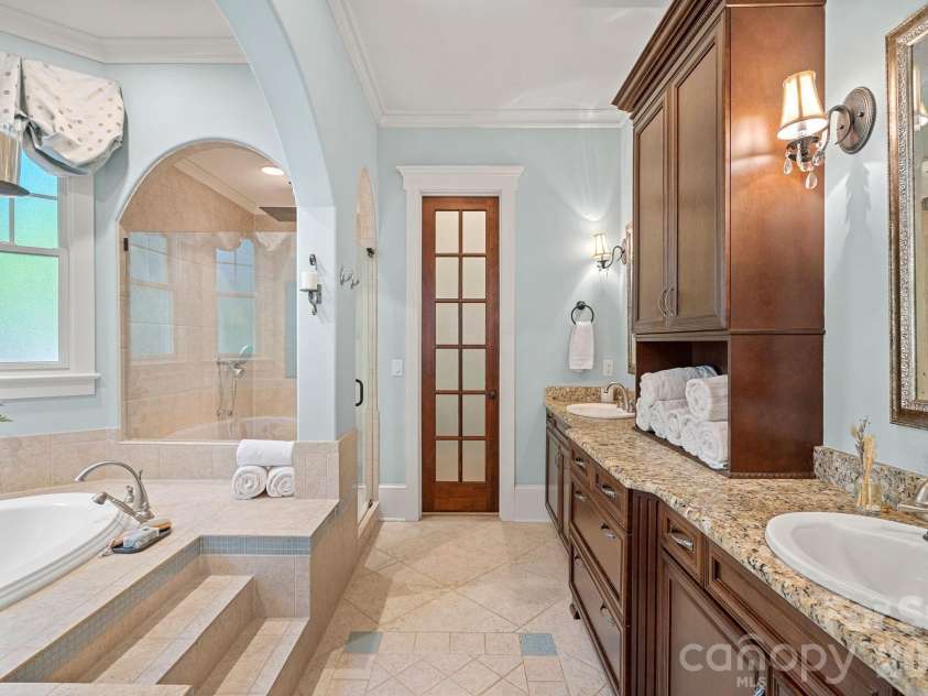 121 Willow Bend Court, Mooresville, NC 28117.  MLS# CAR4376613, YatesRealty ID 27608. 