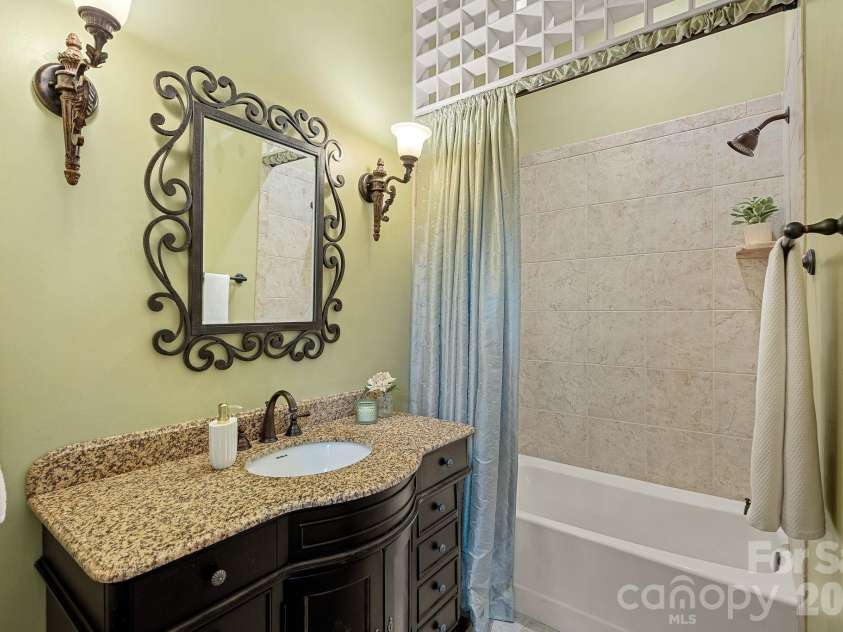 121 Willow Bend Court, Mooresville, NC 28117.  MLS# CAR4376613, YatesRealty ID 27608. 