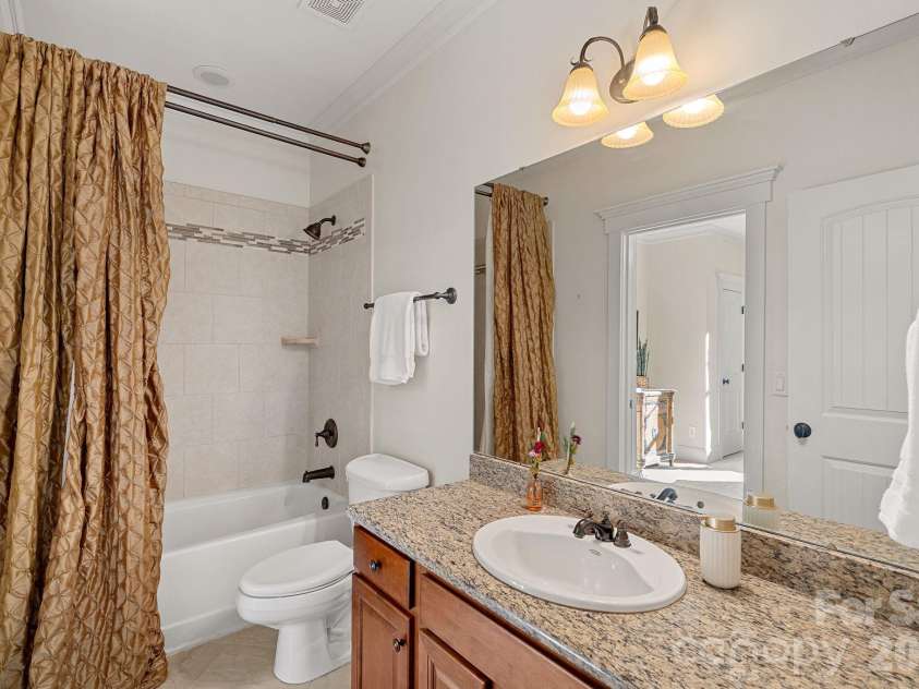 121 Willow Bend Court, Mooresville, NC 28117.  MLS# CAR4376613, YatesRealty ID 27608. 