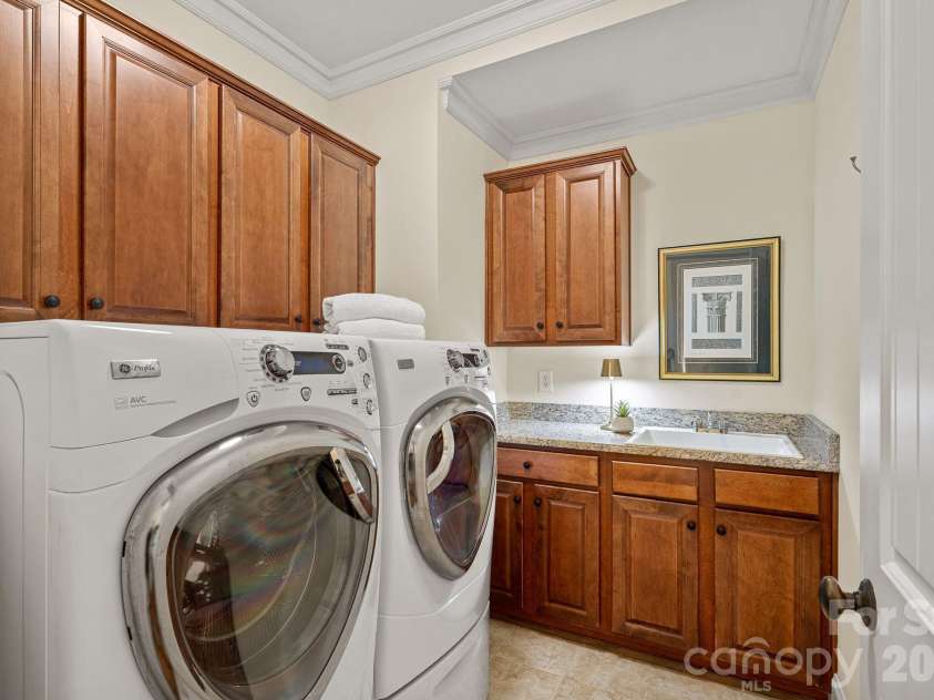 121 Willow Bend Court, Mooresville, NC 28117.  MLS# CAR4376613, YatesRealty ID 27608. 
