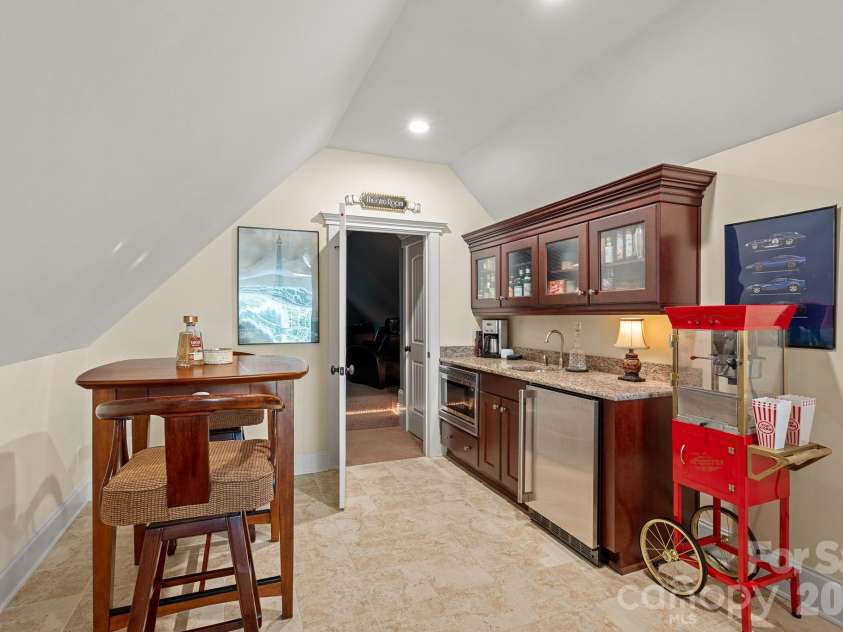 121 Willow Bend Court, Mooresville, NC 28117.  MLS# CAR4376613, YatesRealty ID 27608. 