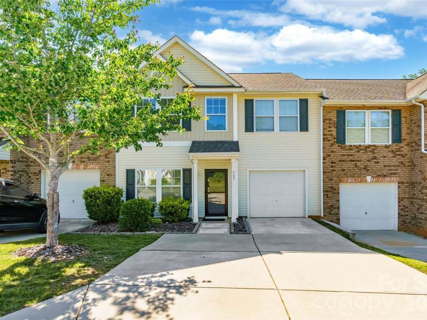383 Battery Circle, Clover, SC 29710.  MLS# CAR4382483, YatesRealty ID 27609. 