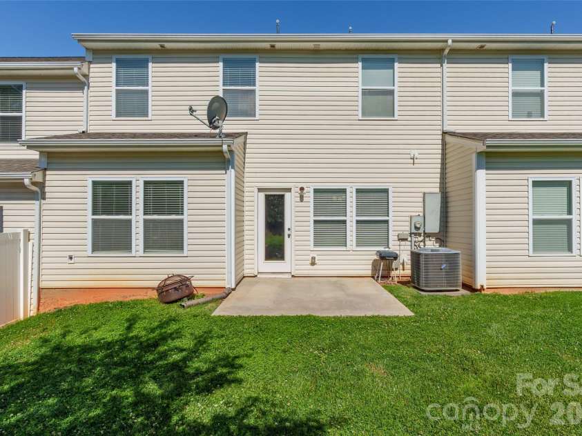 383 Battery Circle, Clover, SC 29710.  MLS# CAR4382483, YatesRealty ID 27609. 