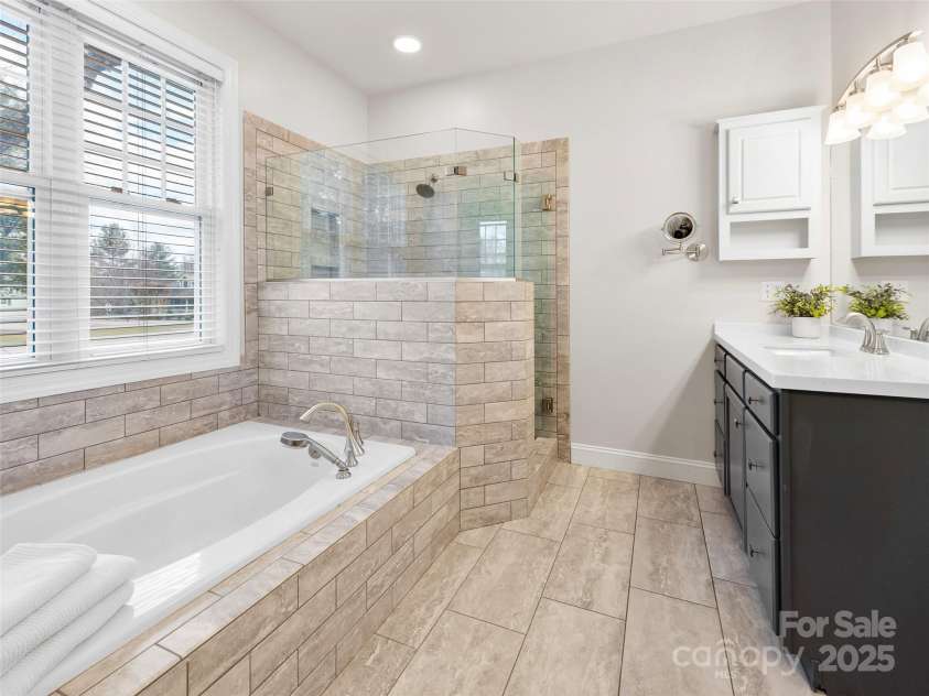 44 Chip Shot Court, Mills River, NC 28759.  MLS# CAR4252538, YatesRealty ID 27610. 