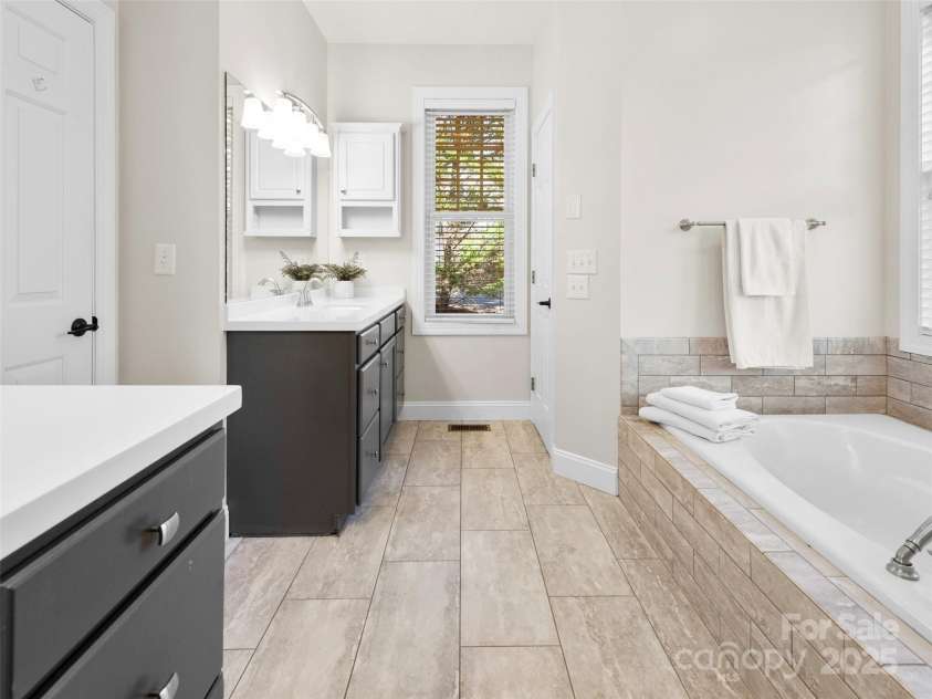 44 Chip Shot Court, Mills River, NC 28759.  MLS# CAR4252538, YatesRealty ID 27610. 