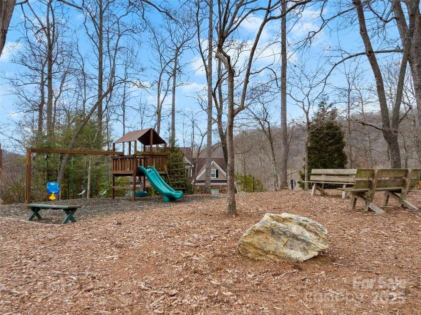 44 Chip Shot Court, Mills River, NC 28759.  MLS# CAR4252538, YatesRealty ID 27610. 