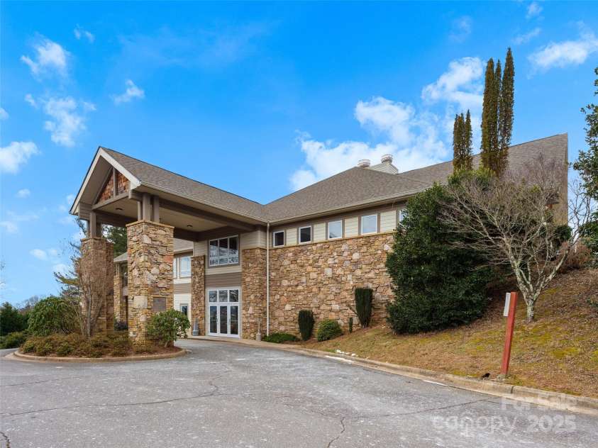 44 Chip Shot Court, Mills River, NC 28759.  MLS# CAR4252538, YatesRealty ID 27610. 