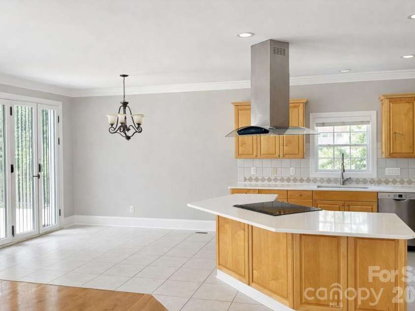 9220 Holly Hill Farm Road, Charlotte, NC 28277.  MLS# CAR4388039, YatesRealty ID 27610. Breakfast area
