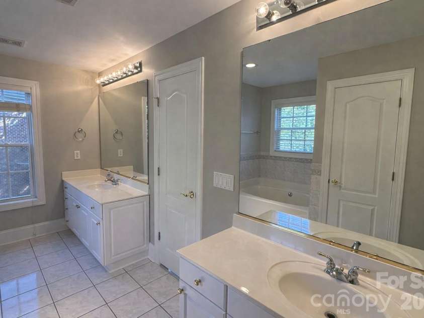 9220 Holly Hill Farm Road, Charlotte, NC 28277.  MLS# CAR4388039, YatesRealty ID 27610. Master Bath