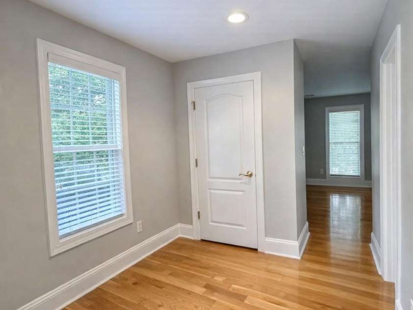 9220 Holly Hill Farm Road, Charlotte, NC 28277.  MLS# CAR4388039, YatesRealty ID 27610. Sitting area off Master