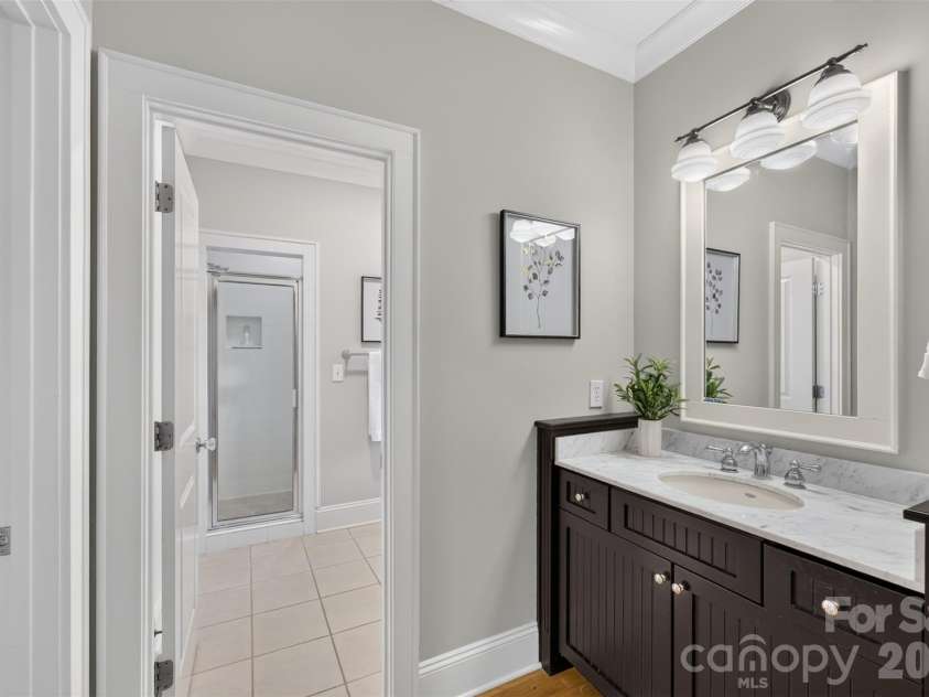 137 Brockton Lane, Mooresville, NC 28117.  MLS# CAR4361731, YatesRealty ID 27611. Large bath