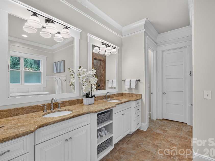 137 Brockton Lane, Mooresville, NC 28117.  MLS# CAR4361731, YatesRealty ID 27611. Primary bath - double sinks