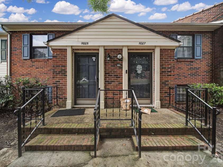 11005 Hunter Trail, Charlotte, NC 28226.  MLS# CAR4374581, YatesRealty ID 27612. 
