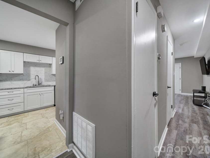11005 Hunter Trail, Charlotte, NC 28226.  MLS# CAR4374581, YatesRealty ID 27612. 