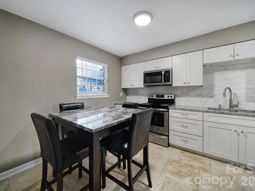 11005 Hunter Trail, Charlotte, NC 28226.  MLS# CAR4374581, YatesRealty ID 27612. 