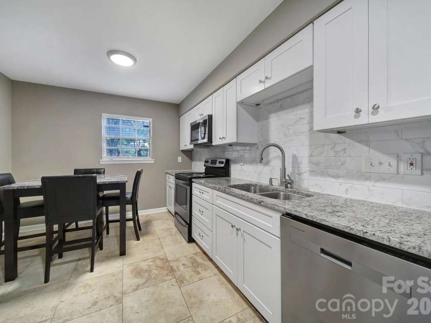11005 Hunter Trail, Charlotte, NC 28226.  MLS# CAR4374581, YatesRealty ID 27612. 