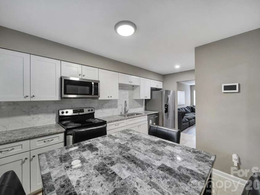 11005 Hunter Trail, Charlotte, NC 28226.  MLS# CAR4374581, YatesRealty ID 27612. 