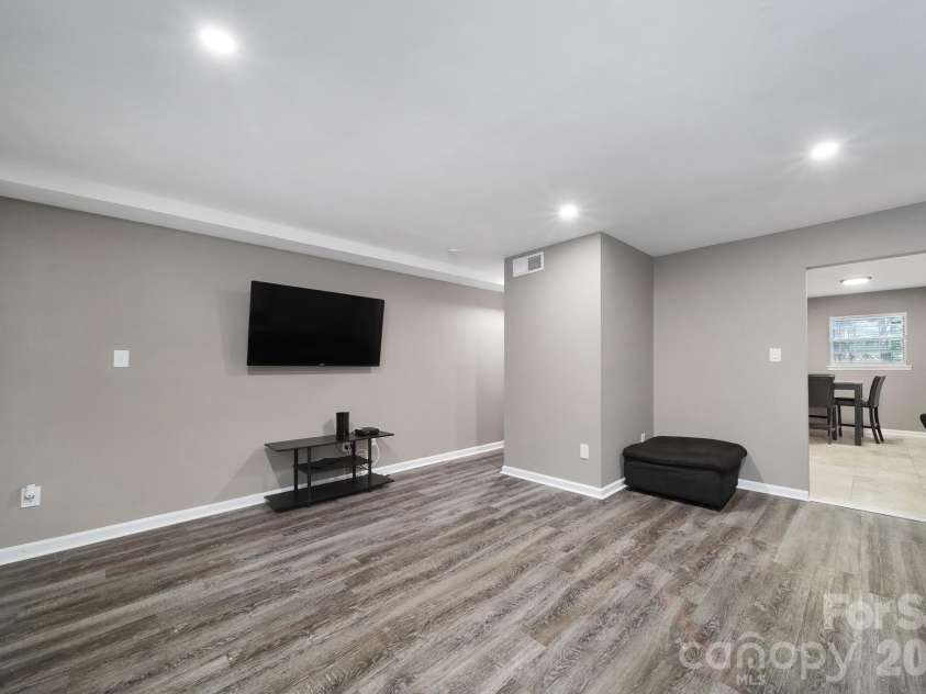 11005 Hunter Trail, Charlotte, NC 28226.  MLS# CAR4374581, YatesRealty ID 27612. 