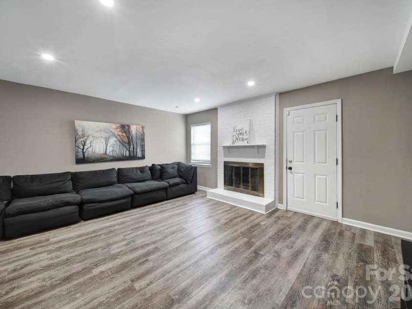 11005 Hunter Trail, Charlotte, NC 28226.  MLS# CAR4374581, YatesRealty ID 27612. 