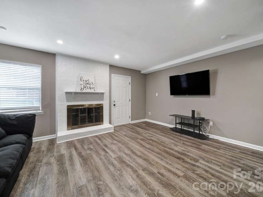 11005 Hunter Trail, Charlotte, NC 28226.  MLS# CAR4374581, YatesRealty ID 27612. 