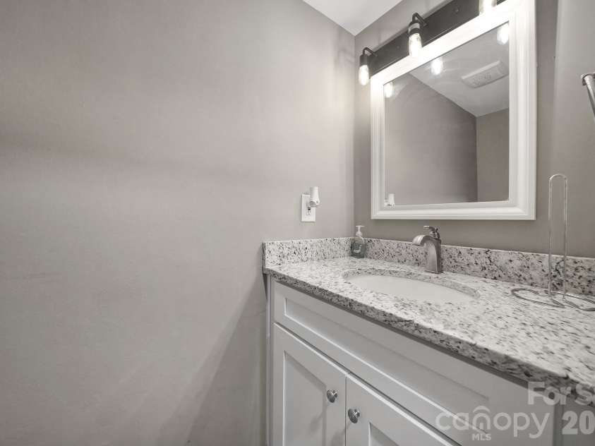 11005 Hunter Trail, Charlotte, NC 28226.  MLS# CAR4374581, YatesRealty ID 27612. 