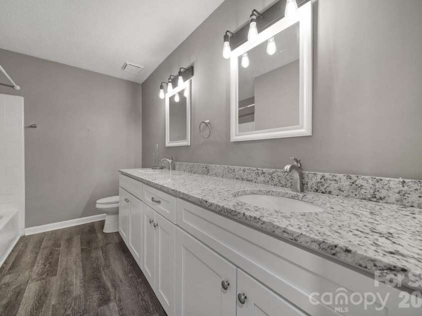 11005 Hunter Trail, Charlotte, NC 28226.  MLS# CAR4374581, YatesRealty ID 27612. 
