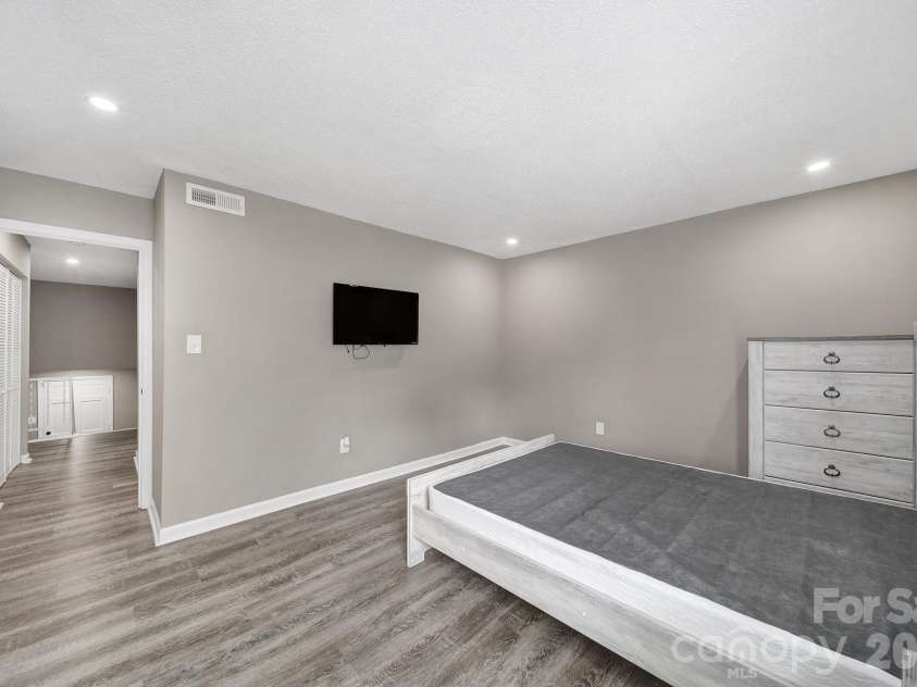 11005 Hunter Trail, Charlotte, NC 28226.  MLS# CAR4374581, YatesRealty ID 27612. 