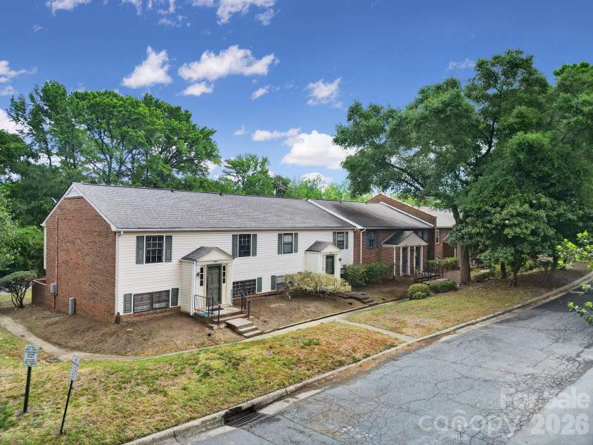 11005 Hunter Trail, Charlotte, NC 28226.  MLS# CAR4374581, YatesRealty ID 27612. 