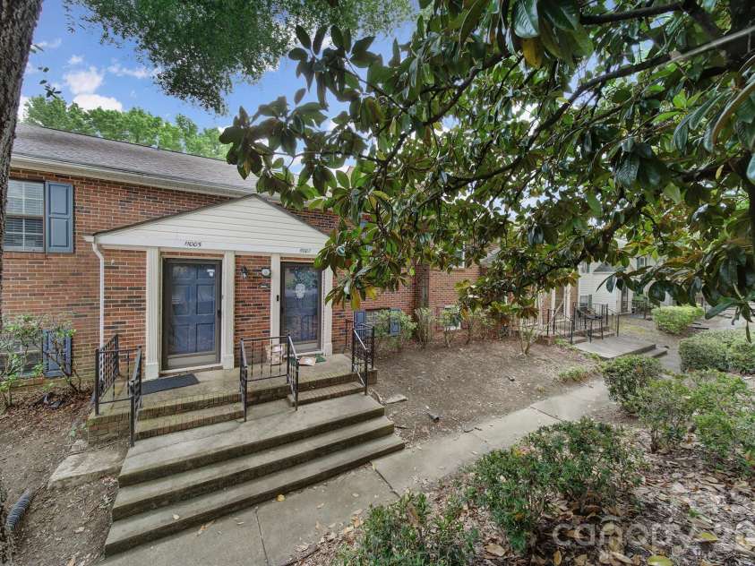 11005 Hunter Trail, Charlotte, NC 28226.  MLS# CAR4374581, YatesRealty ID 27612. 