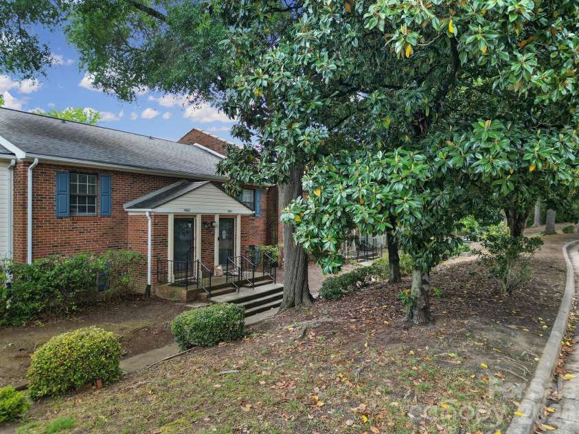 11005 Hunter Trail, Charlotte, NC 28226.  MLS# CAR4374581, YatesRealty ID 27612. 